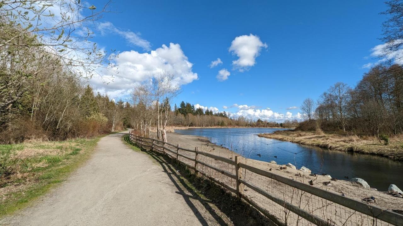Entire Forest Home Near Nature & Amenities Surrey Exteriör bild